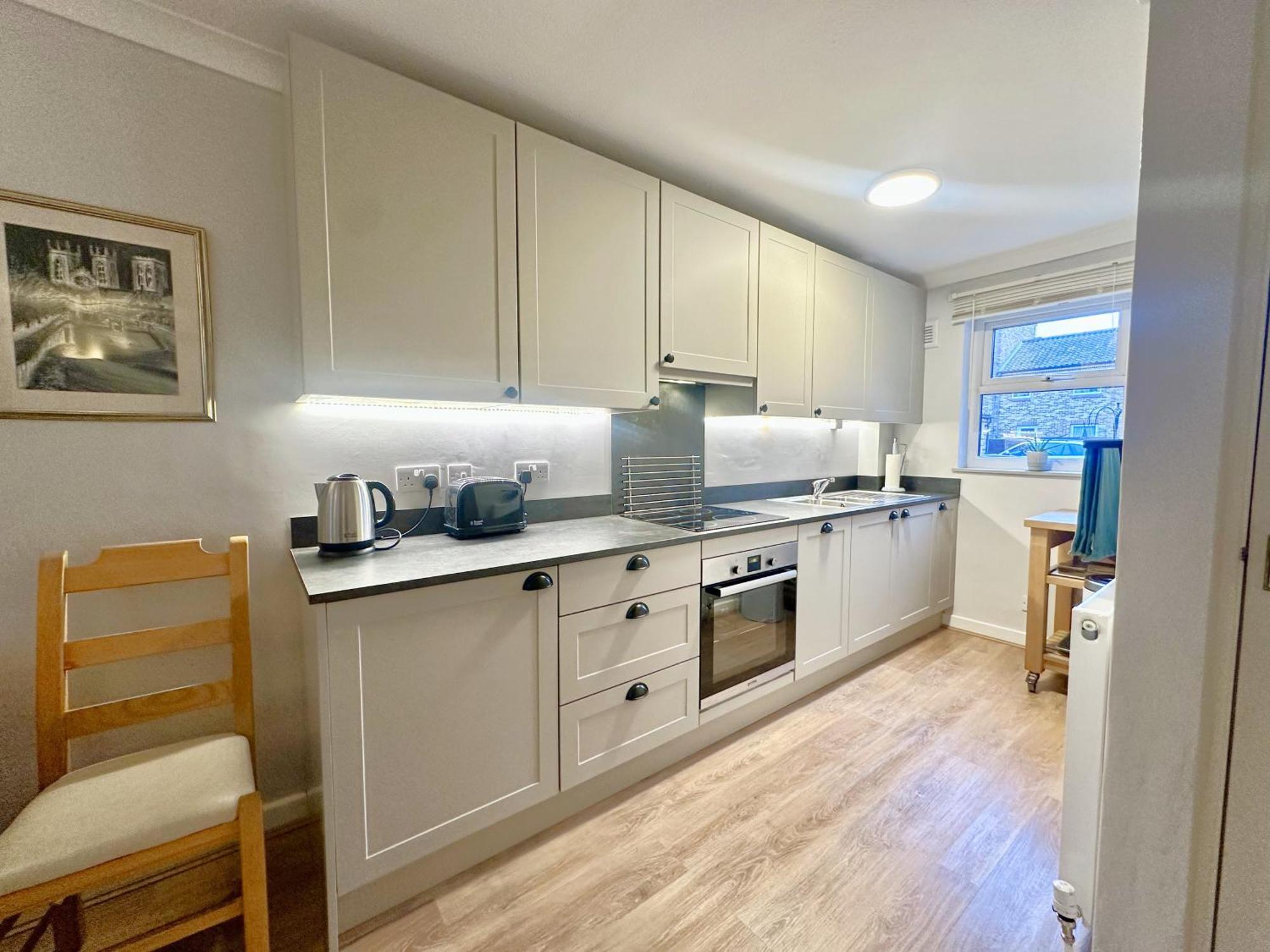 New Tower House - At 10 Pear Tree Court With Parking York