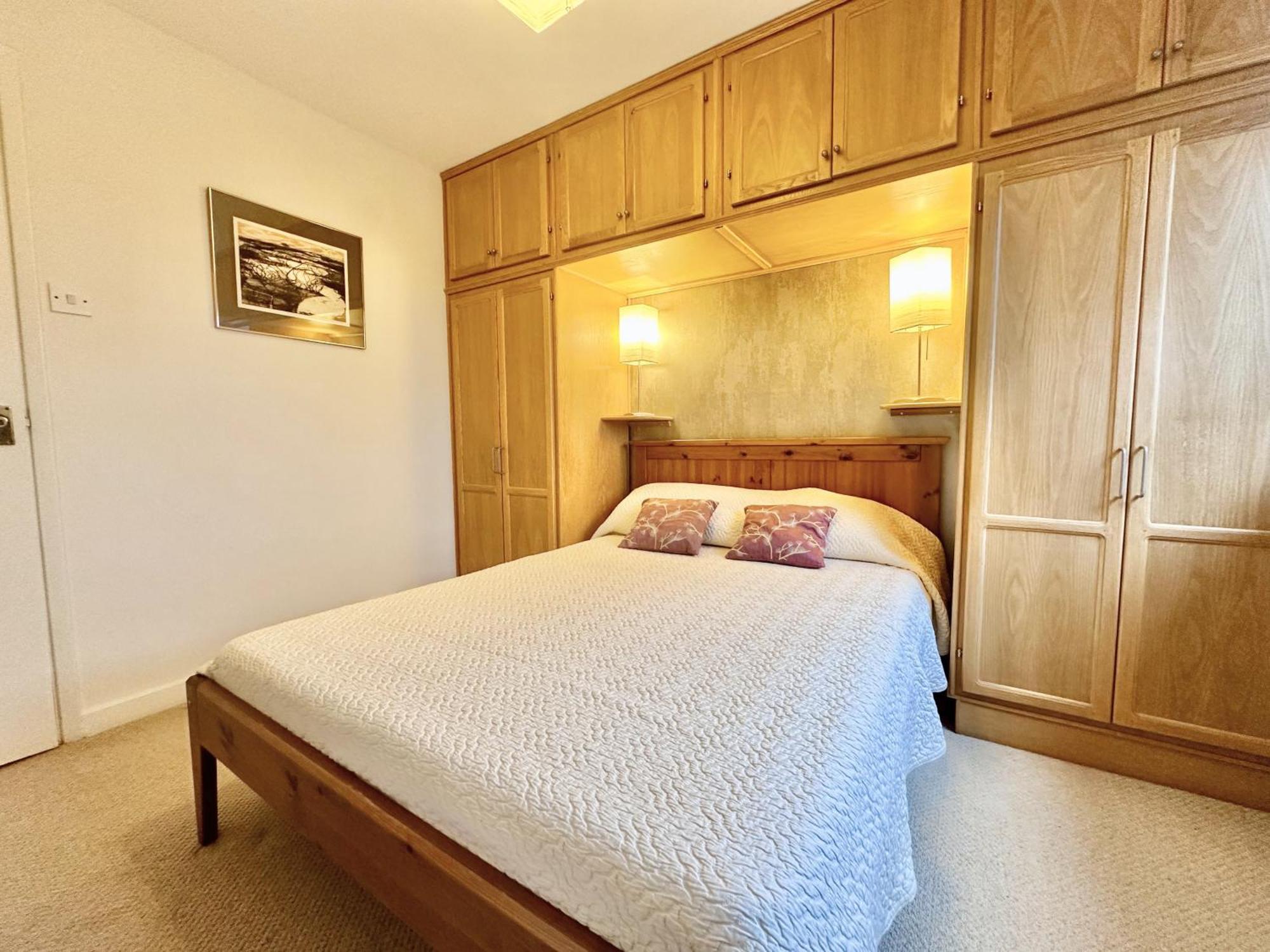 New Tower House - At 10 Pear Tree Court With Parking