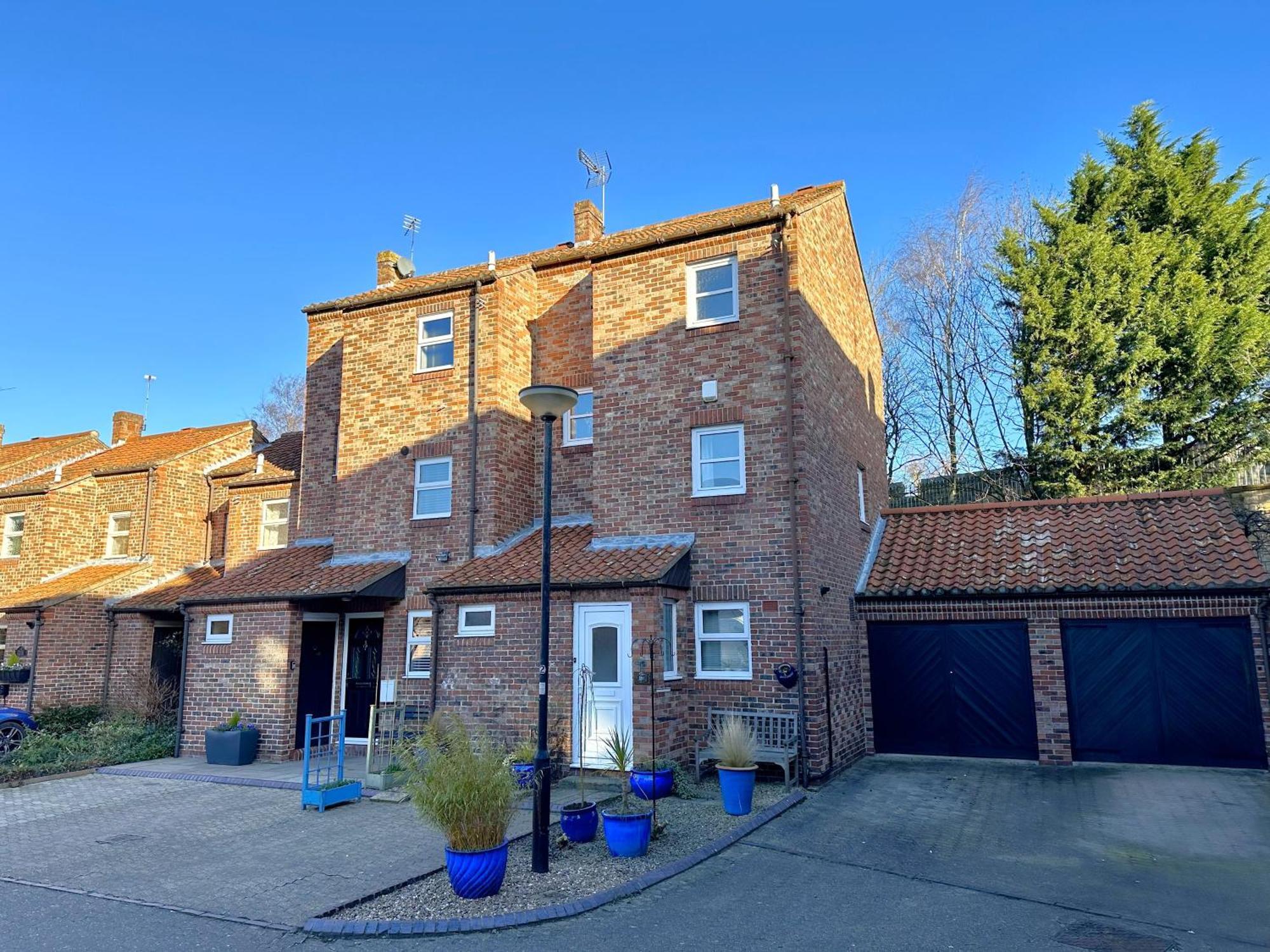 New Tower House - At 10 Pear Tree Court With Parking Casa vacanze *