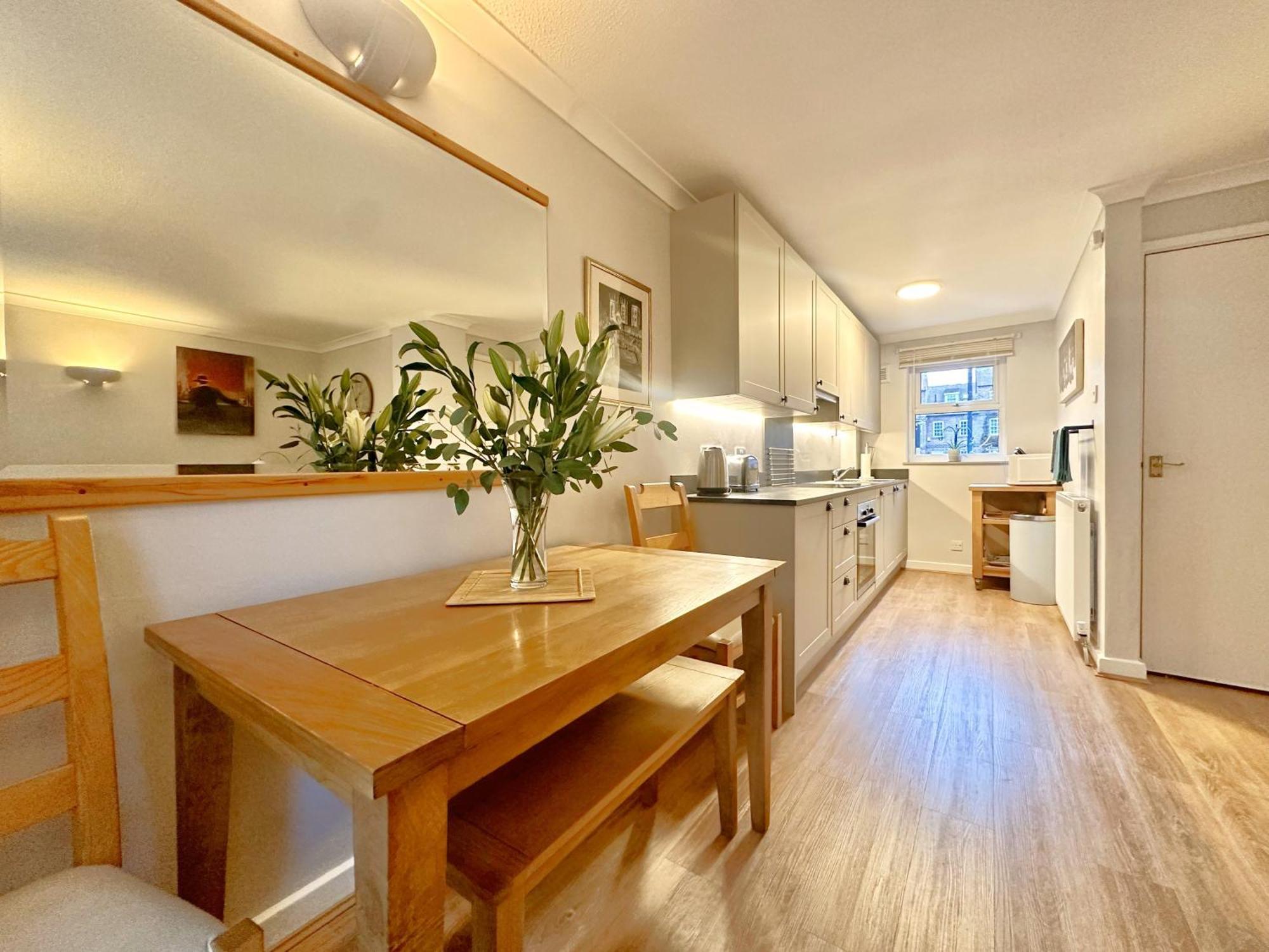 Casa vacanze New Tower House - At 10 Pear Tree Court With Parking