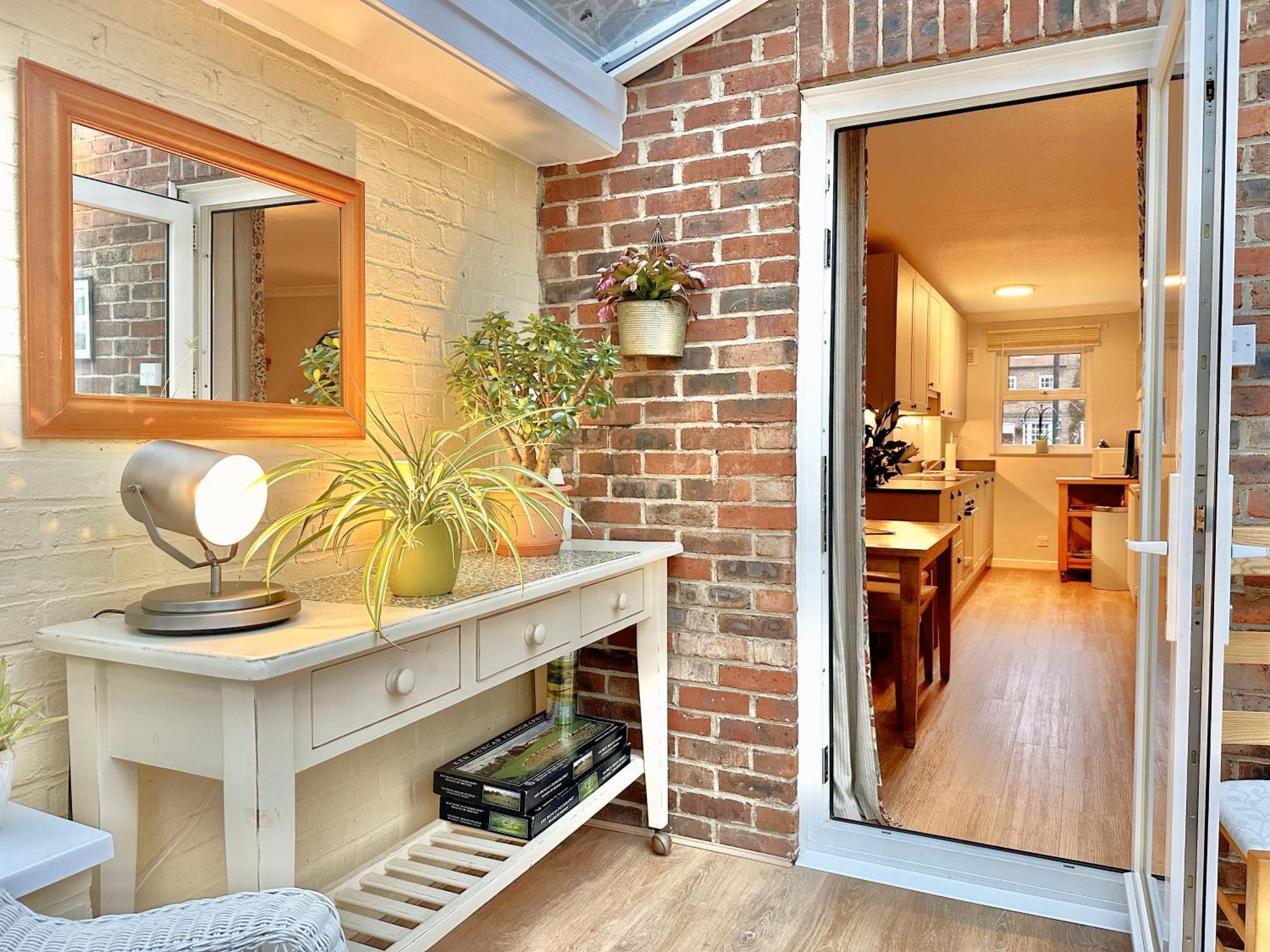 New Tower House - At 10 Pear Tree Court With Parking York